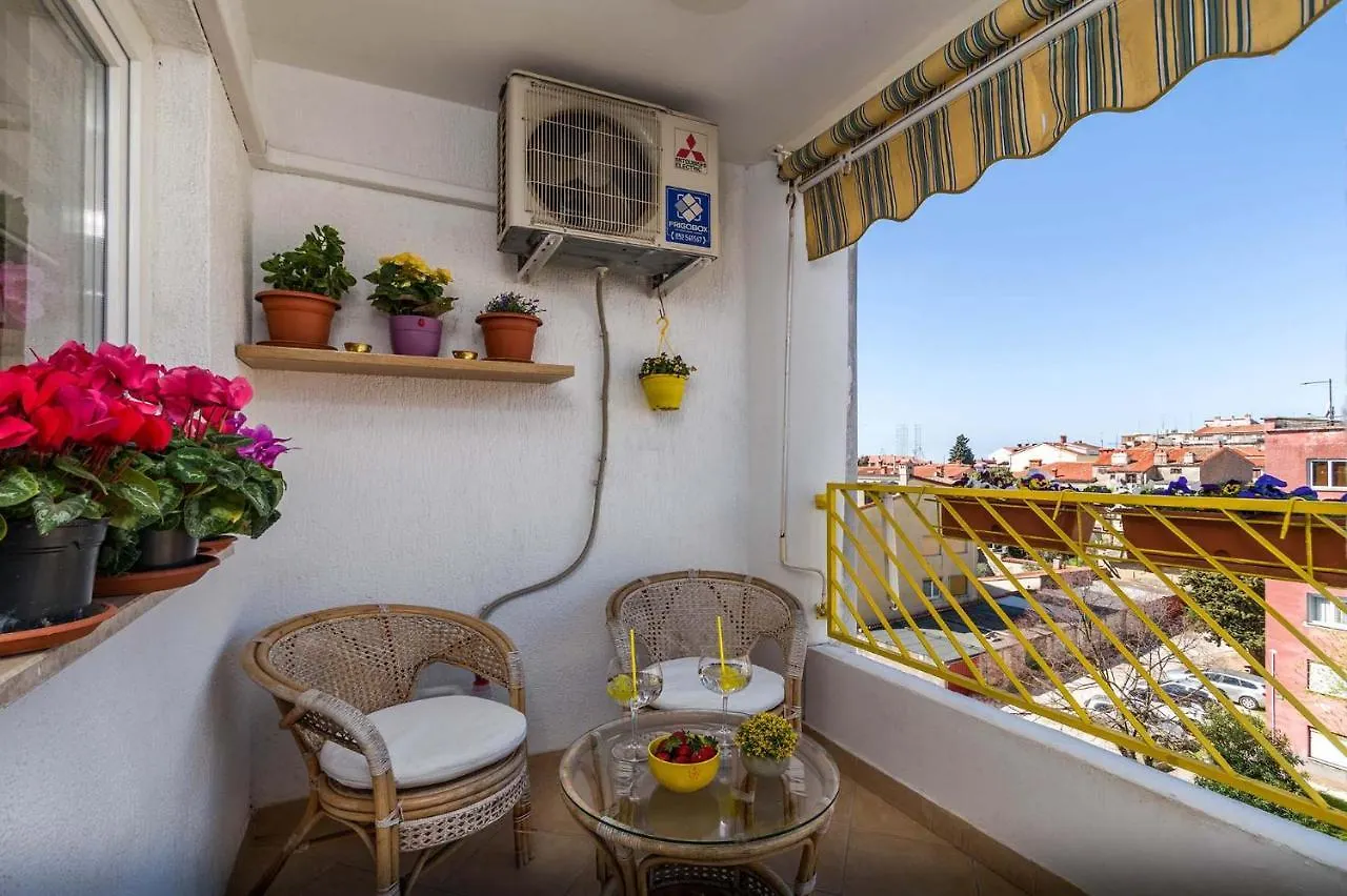 Apartment Many Pula 0*,  Croatia